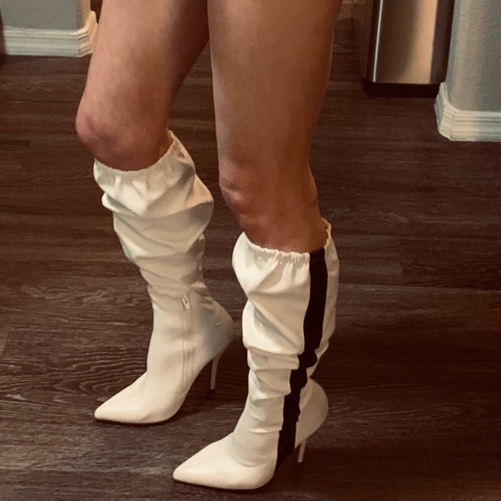 *NWT* Fashion Nova size 6 boots
